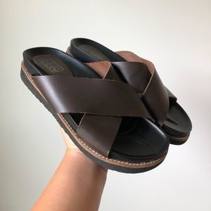 STIU Brown Sandals